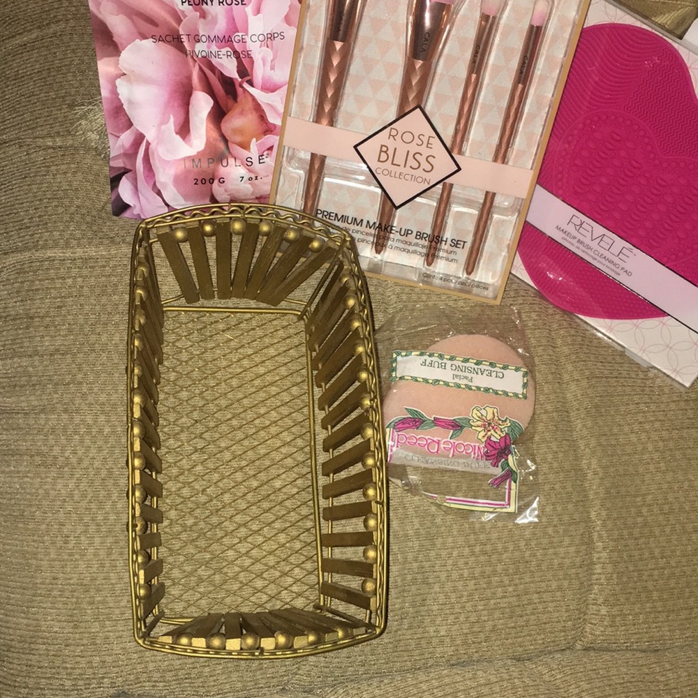 💝 Pretty ‘N Pink Stainless Steel Gold Gift Basket - Picture 5 of 7